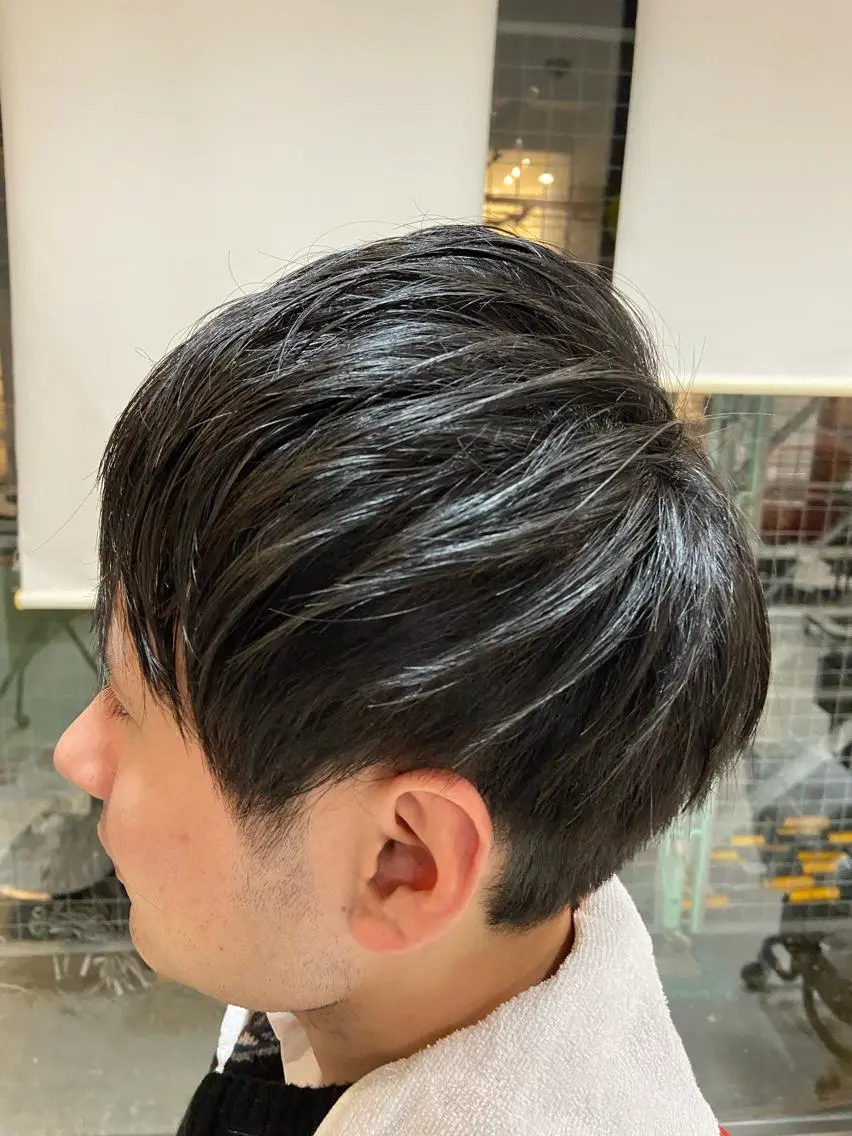 ショート メンズ 刈り上げ カット 岡 且也のヘアスタイル