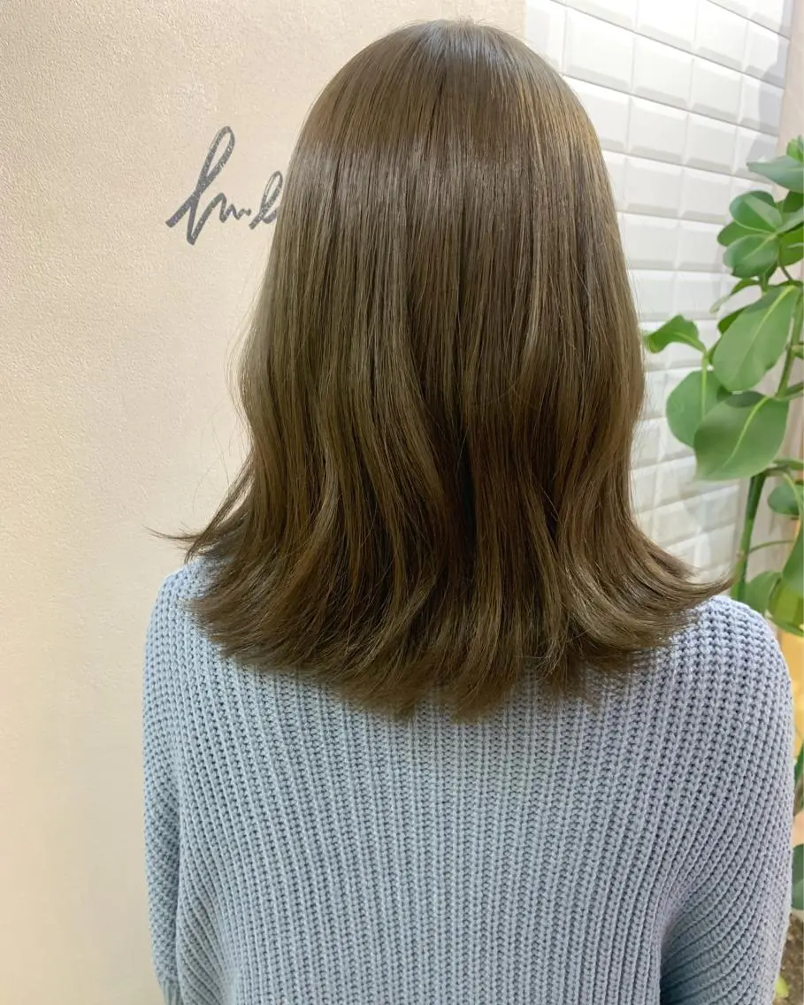 ロング カラー アッシュ ブリーチ ブリーチなしカラー オリーブアッシュ hubhair レイヤー/透明感のヘアスタイル