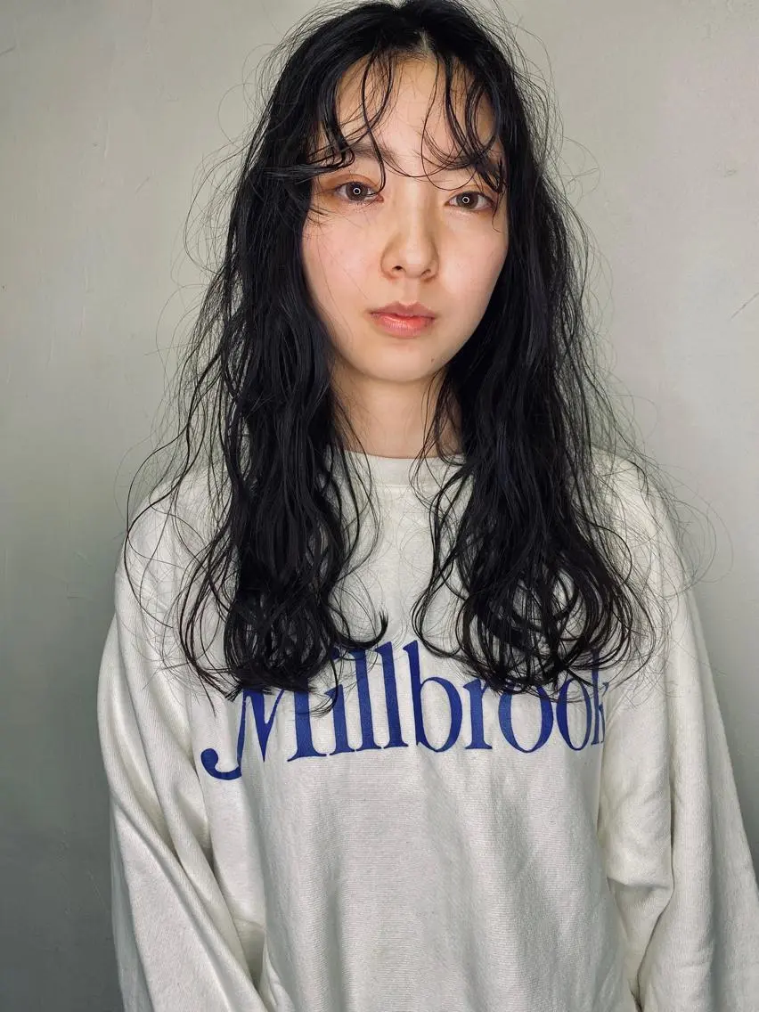 ロング パーマ 宮腰 瑠果のヘアスタイル