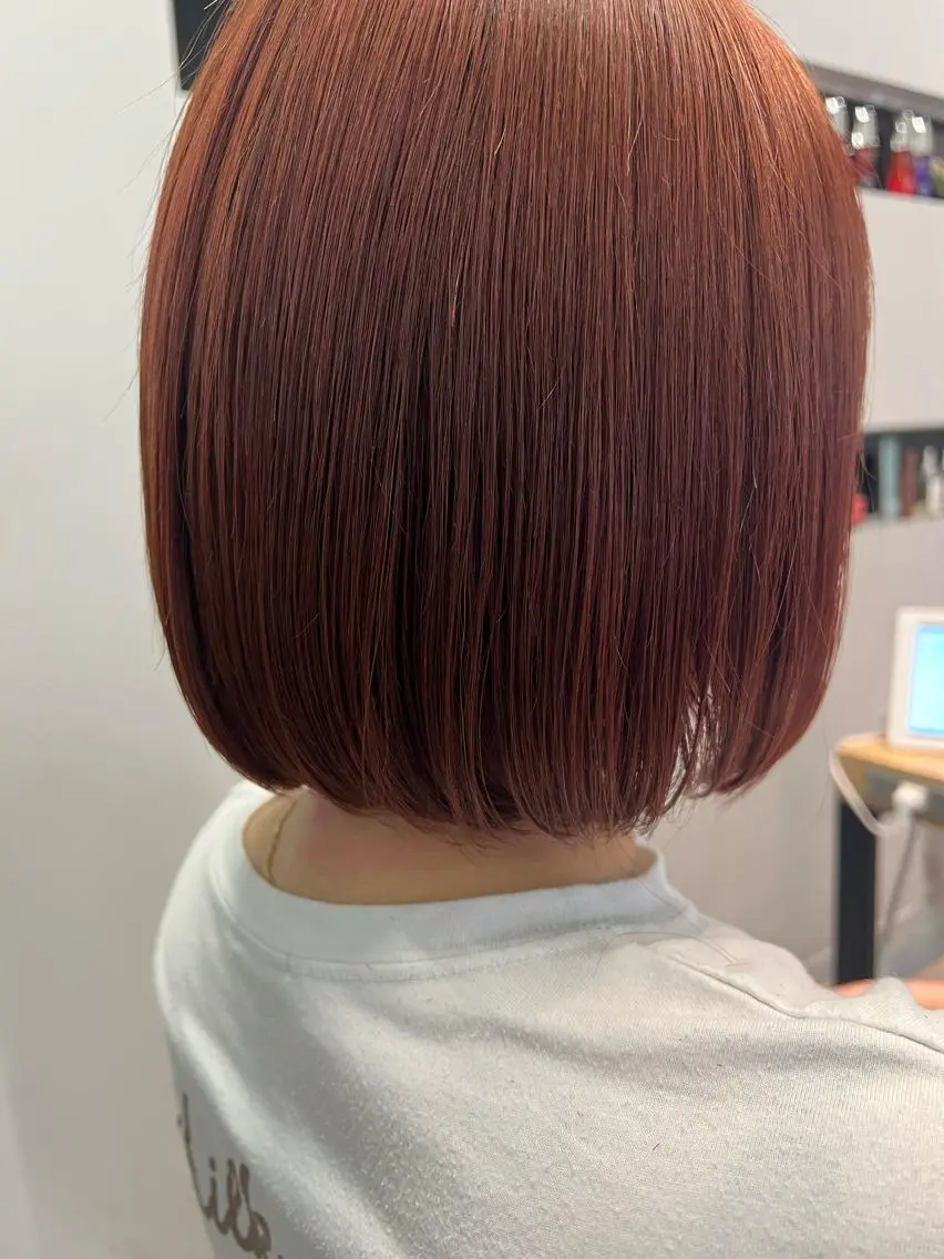 ショート カラー ヘアアレンジ 切りっぱなしボブ ショートボブ 丸みショート オレンジ ピンクカラー カット ヘアカラー トリートメント サナ🌱 切りっぱなしボブのヘアスタイル