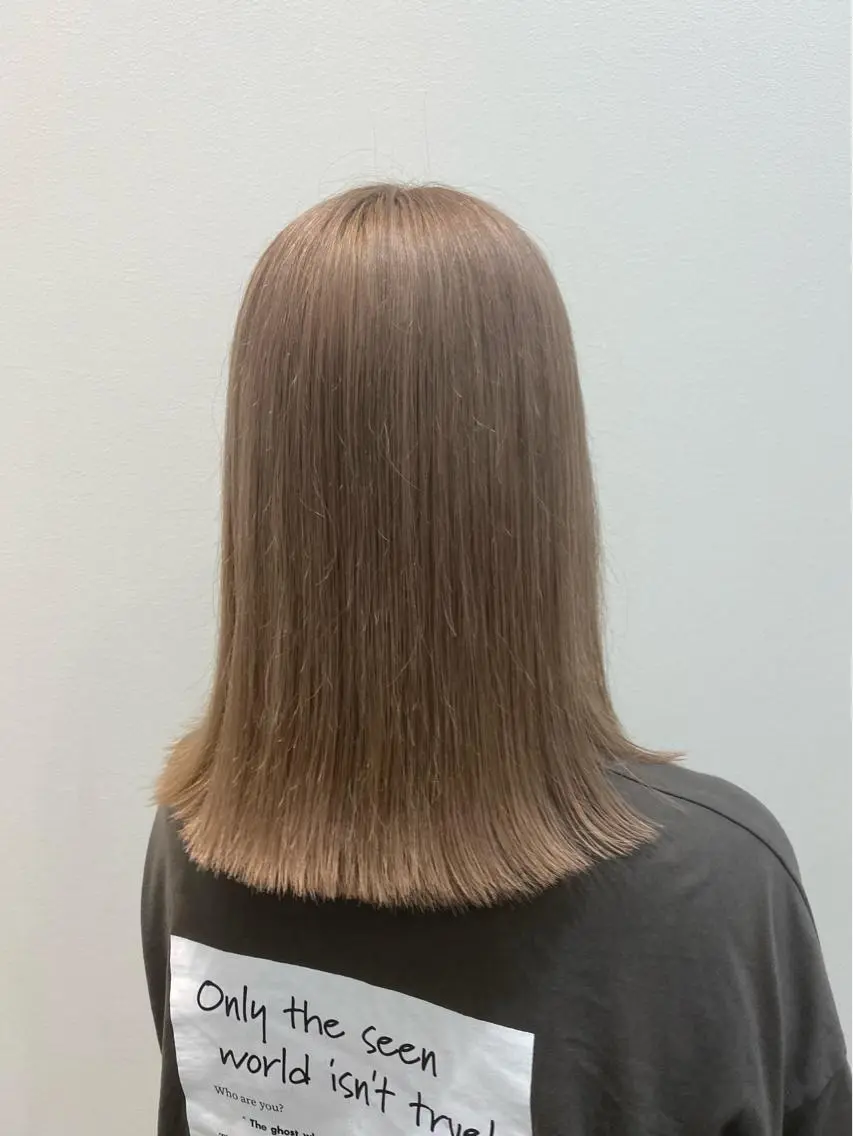 セミロング カラー ヘアカラー 長山 茉白のヘアスタイル