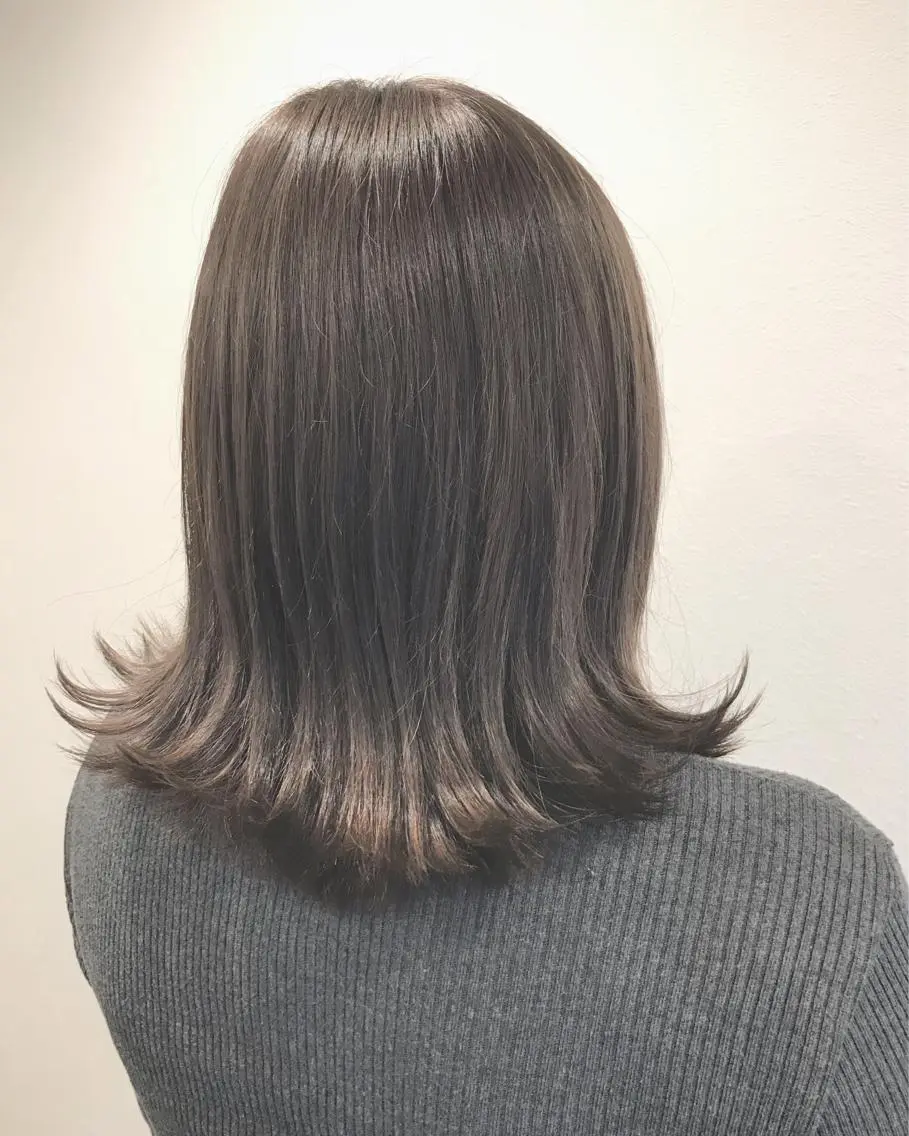 ショート カラー ハイライトカラー イルミナカラー ハイライト 外ハネヘア カット ヘアカラー トリートメント エイト ウメダのヘアスタイル