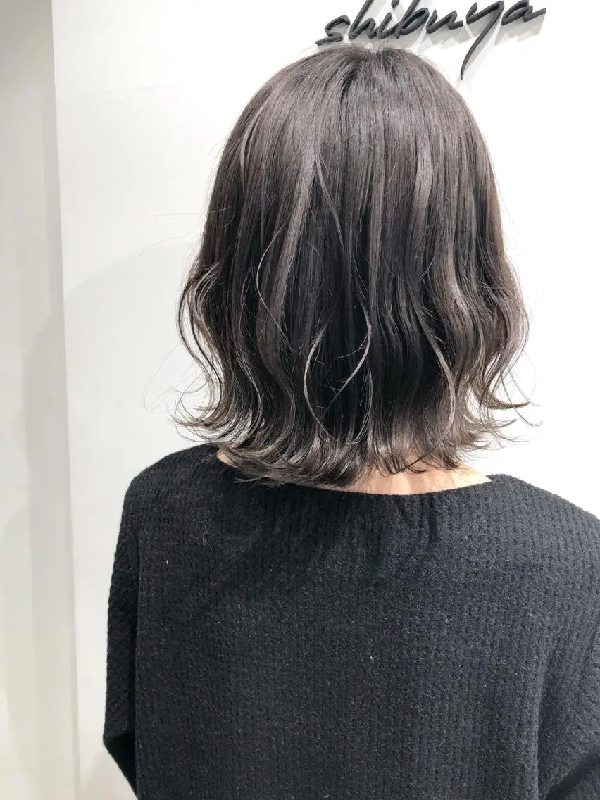 ミディアム カラー 切りっぱなしボブ グレージュ ボブ 外ハネヘア 🌙HIZUKI🌙 ハイトーン 艶髪のヘアスタイル