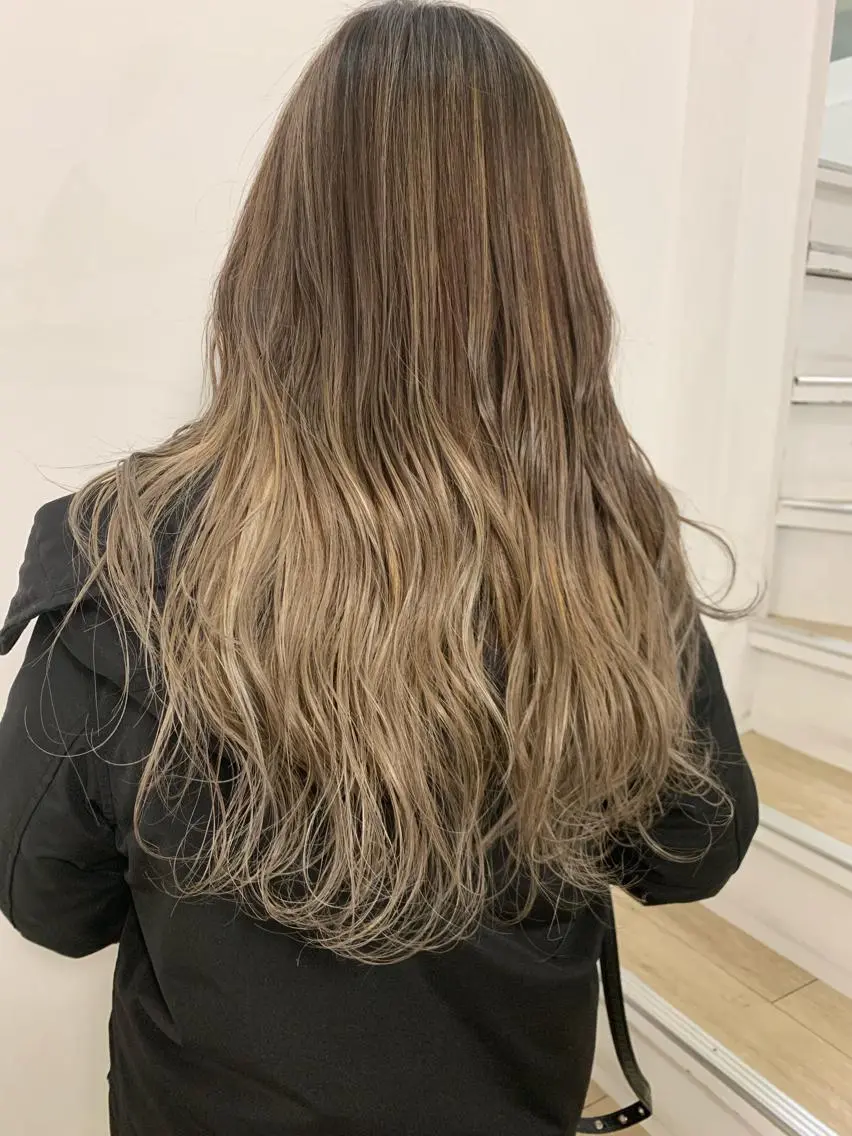 ロング カラー レイヤーカット 西村あきやのヘアスタイル