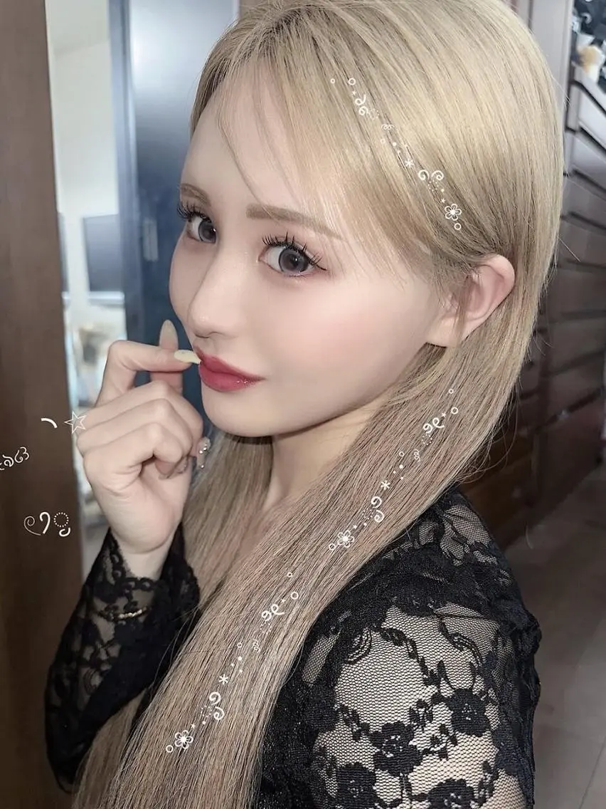 カラー ヘアアレンジ ロング シールエクステ 黒髪 ブリーチ デザインカラー ダブルカラー エクステ¥5000 LuciAカラーのヘアスタイル