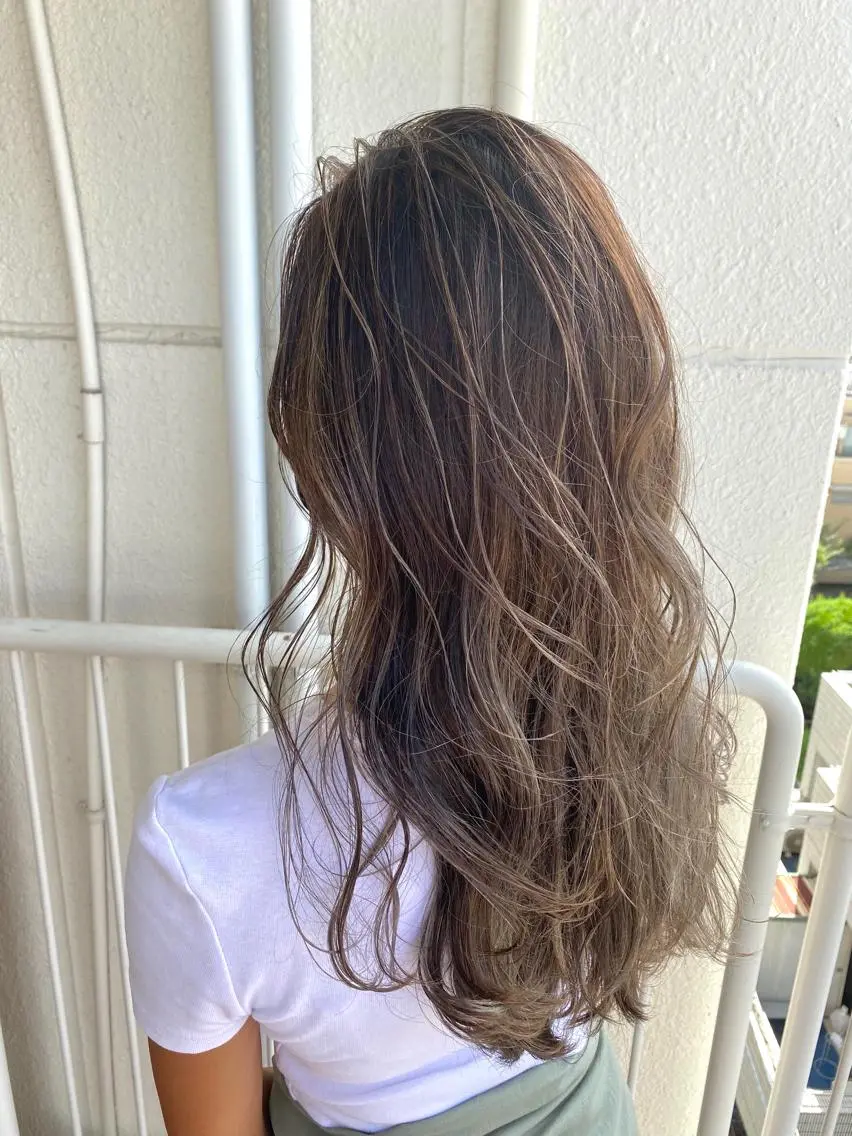ロング カラー 白髪に寄り添う美容師 オギノミワコですのヘアスタイル