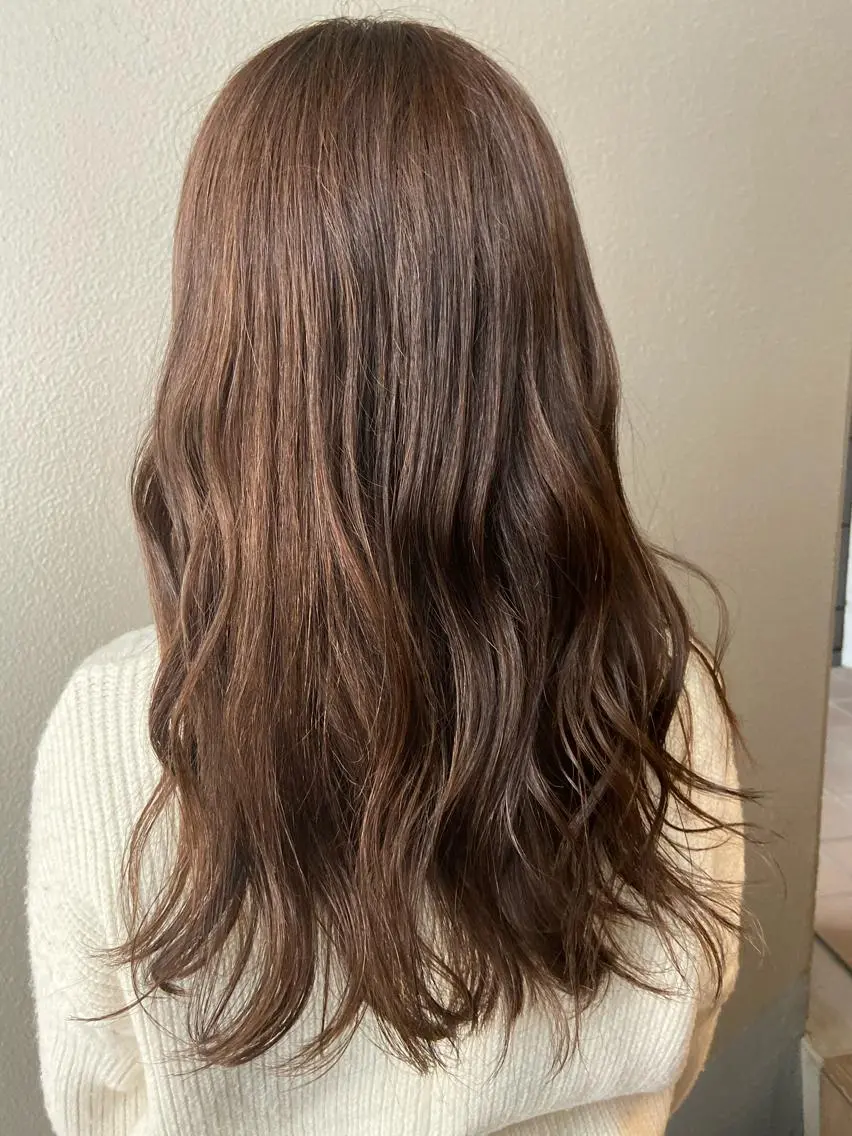ロング カラー 小栗 麻衣のヘアスタイル