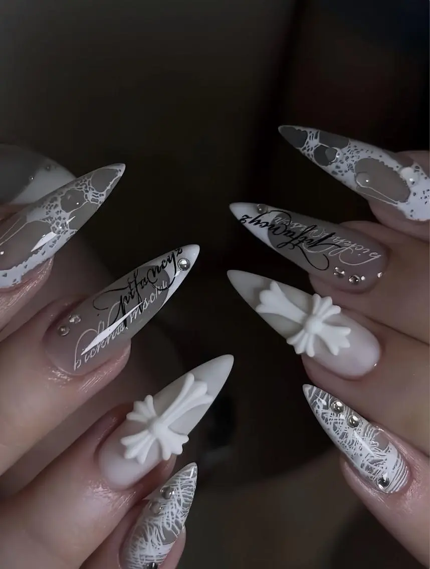 ネイル アートネイル ジェルネイル 韓国ネイル ロングネイル 持ち込み ハンドネイル Chiee Bling.Nailのネイルデザイン