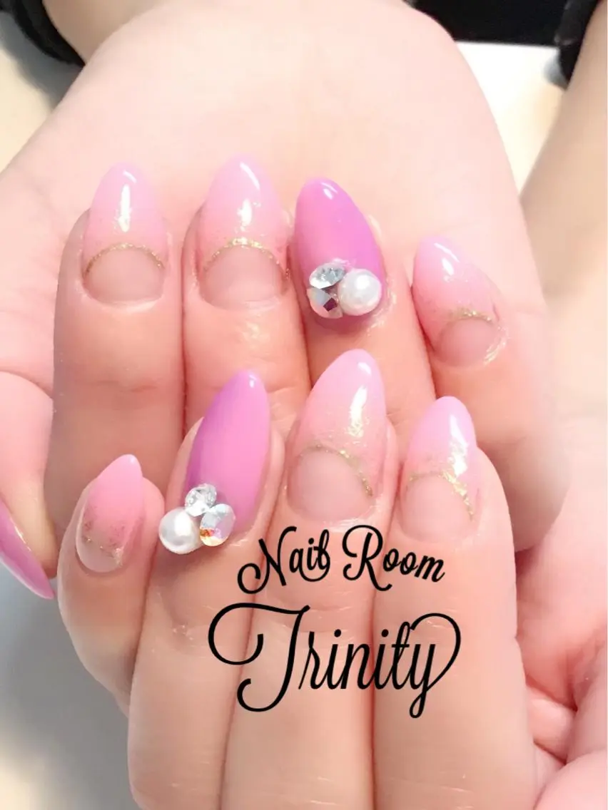 ネイル ハンドネイル Trinity ネイリストスタッフのネイルデザイン