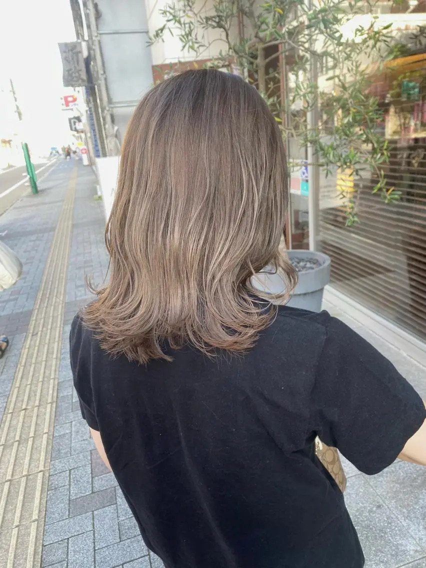 ミディアム カラー ヘアアレンジ ブリーチ 透明感カラー カット ヘアカラー トリートメント 溝口 ひなこのマツエク・マツパデザイン