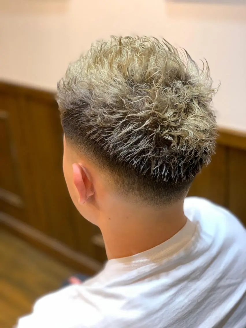 ショート カット 近藤 真のヘアスタイル
