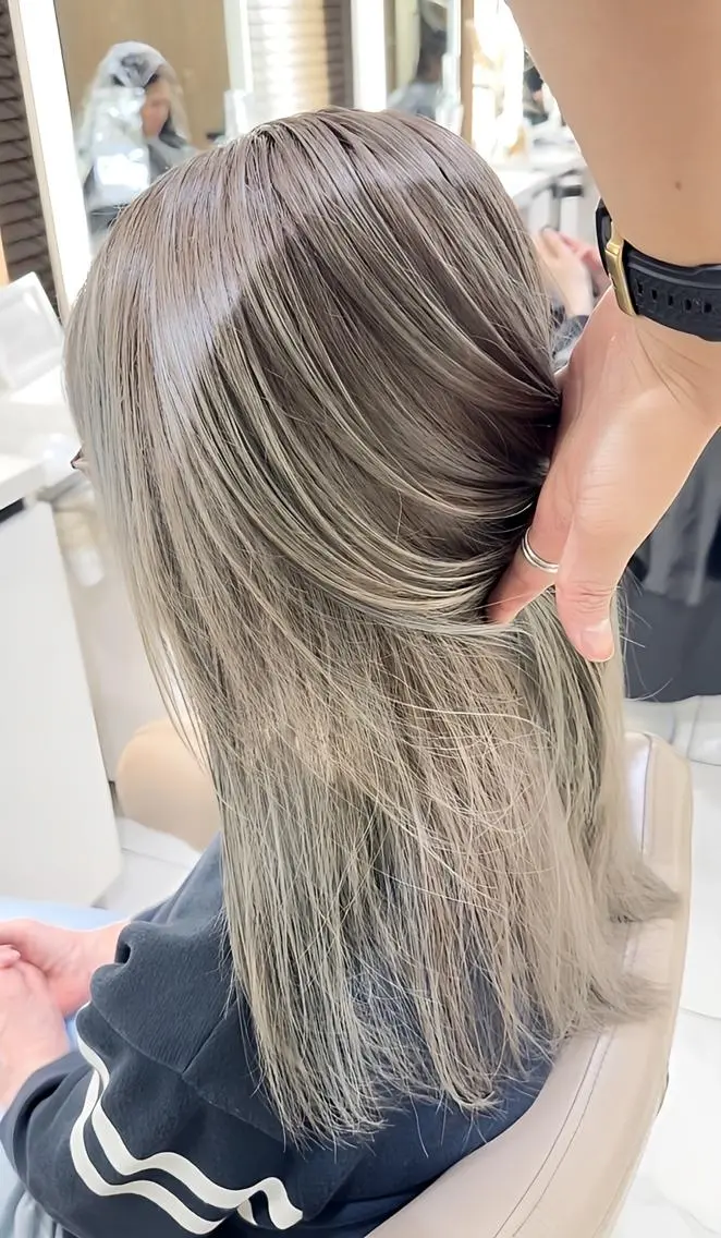 ミディアム カラー バレイヤージュ 髪質改善 レイヤーカット カット ヘアカラー トリートメント 山崎俊輔/髪質改善 /バレイヤージュのヘアスタイル