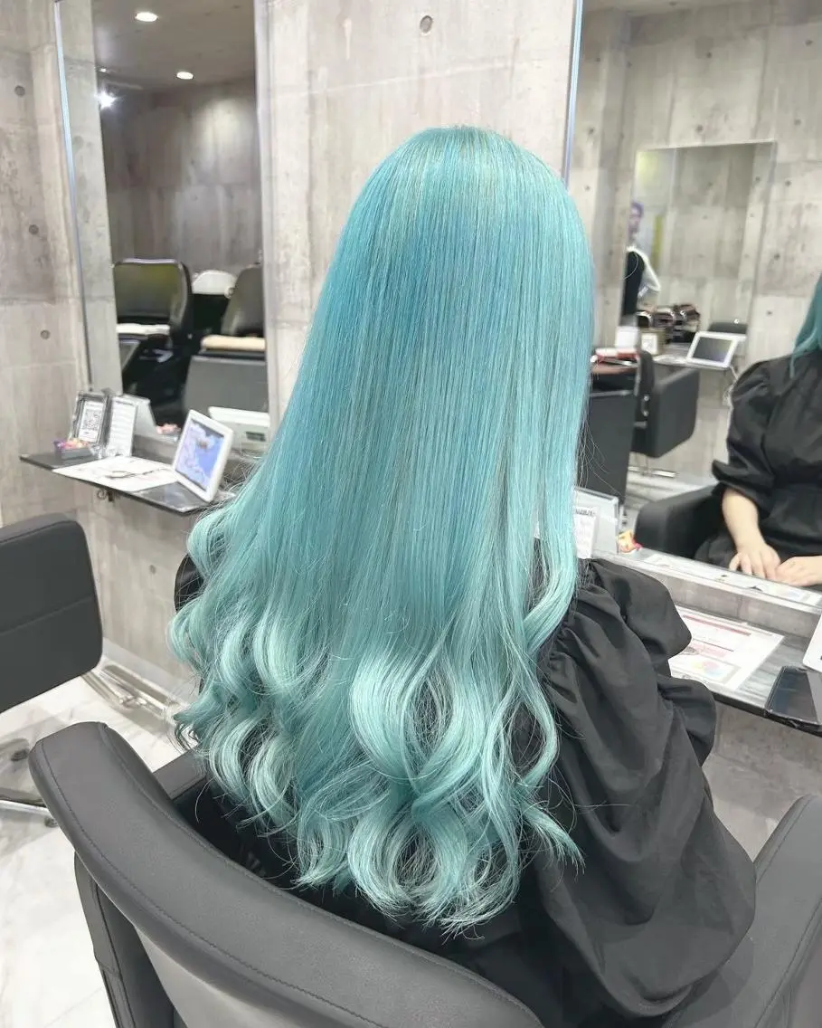 セミロング 🌈ハイトーンカラー /艶カラー🌈たくやのヘアスタイル