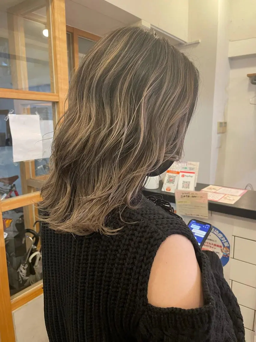 ミディアム カラー ヘアアレンジ バレイヤージュ 外国人風カラー レイヤーカット 🎗秋山勇/ GEAR.代表のヘアスタイル