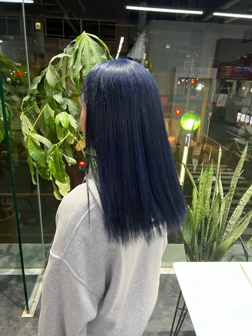カラー セミロング ブルーカラー ネイビーカラー ヘアカラー ♦️お任せ美容師♦️ ★ヤマフジ★のヘアスタイル
