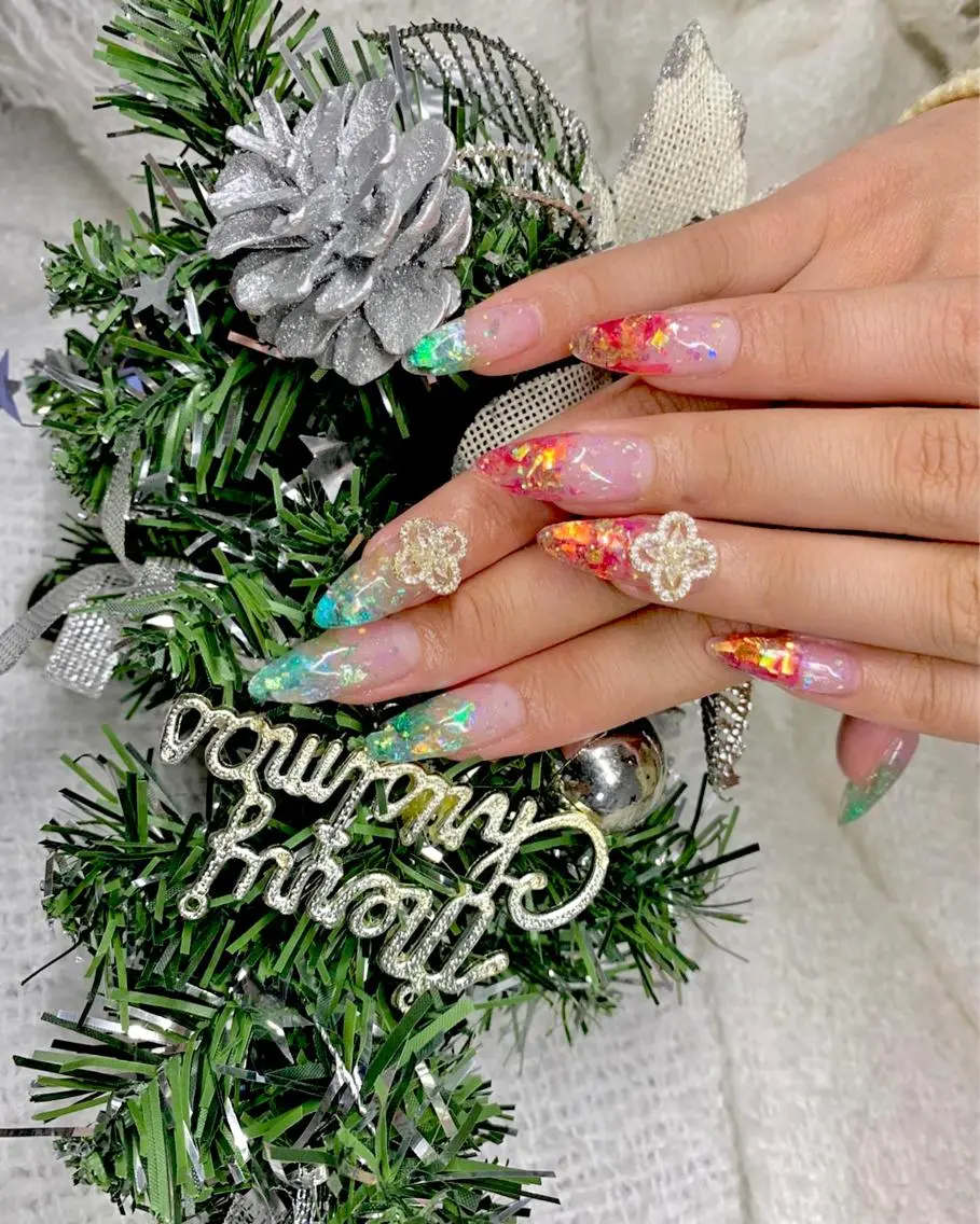 ネイル オーロラネイル 長さ出し グリーン 赤色 スカルプネイル *･*MIMnail 1号店･*:･*のネイルデザイン