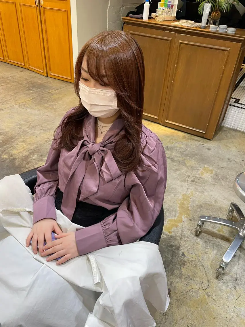 ロング カラー ベージュカラー ピンクカラー ピンクベージュ カット ヘアカラー トリートメント MIOベージュカラー 柔らかいカラーのヘアスタイル