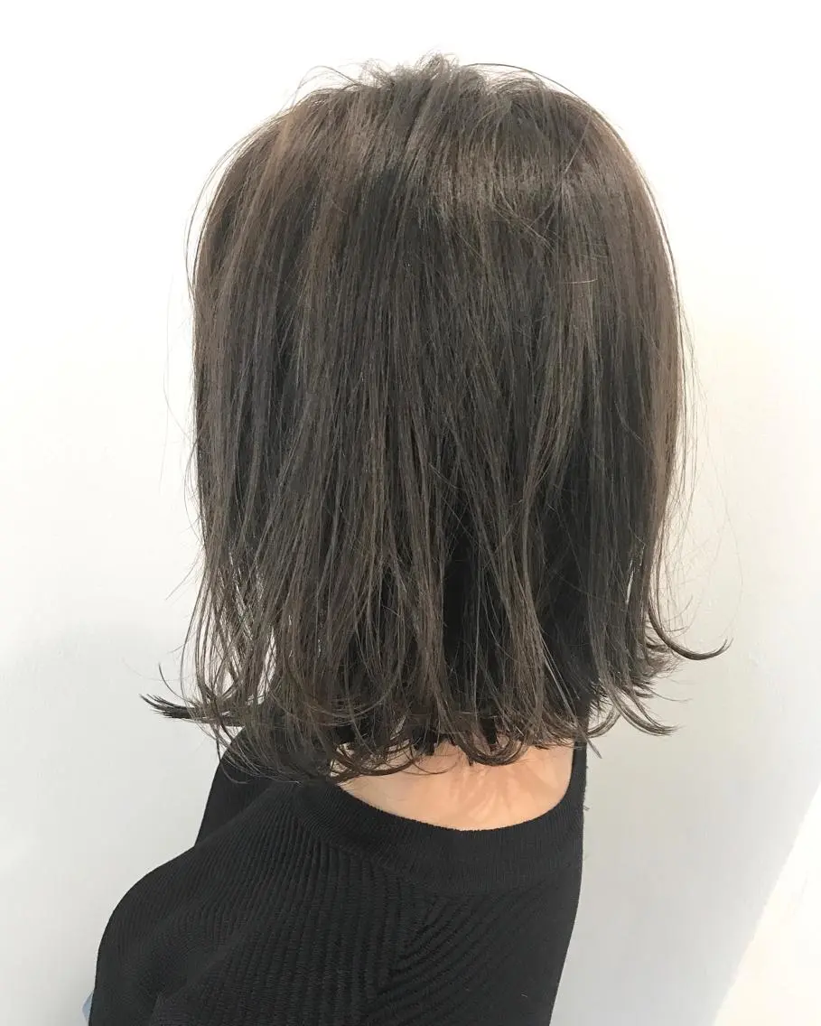 ミディアム カラー 切りっぱなしボブ アッシュ アッシュグレー ボブ 若杉 諒のヘアスタイル