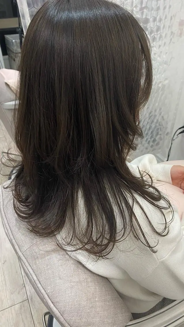 セミロング カラー 髪質改善サロン🫧 戎谷栞菜のヘアスタイル