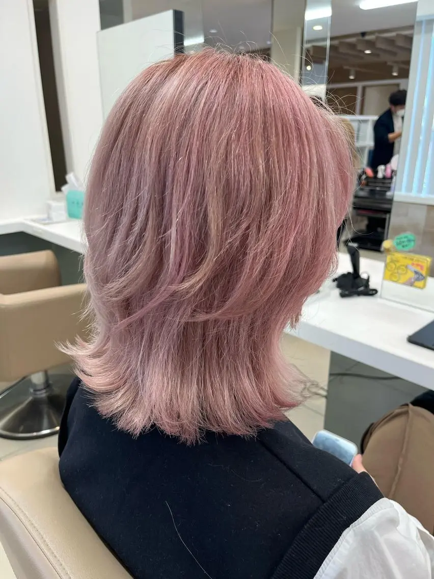 ミディアム カラー ブリーチ 大人可愛いをご提案✨ 宮崎　雅美のヘアスタイル