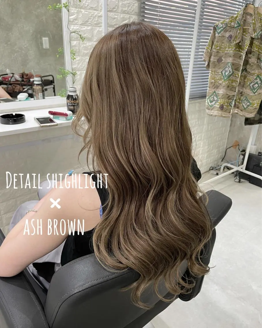 セミロング カラー アッシュ アッシュブラウン ブラウンカラー ハイライトカラー ハイライト ヘアカラー トリートメント にしき さんのヘアスタイル