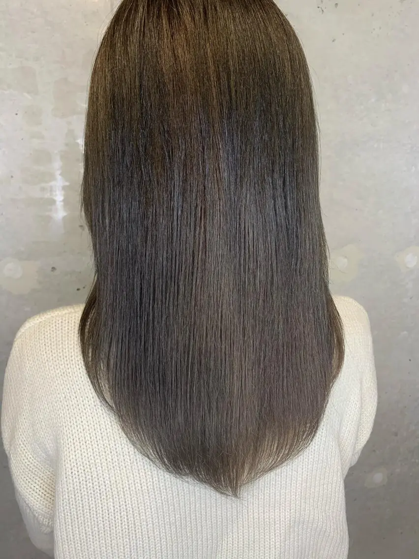 ロング カラー グレージュ 梅本 有希のヘアスタイル