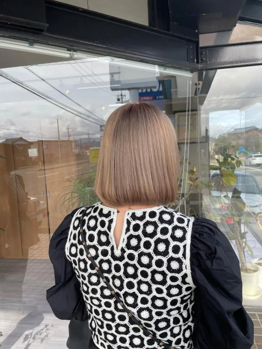 ミディアム カラー ブリーチ マキノ キョウカのヘアスタイル
