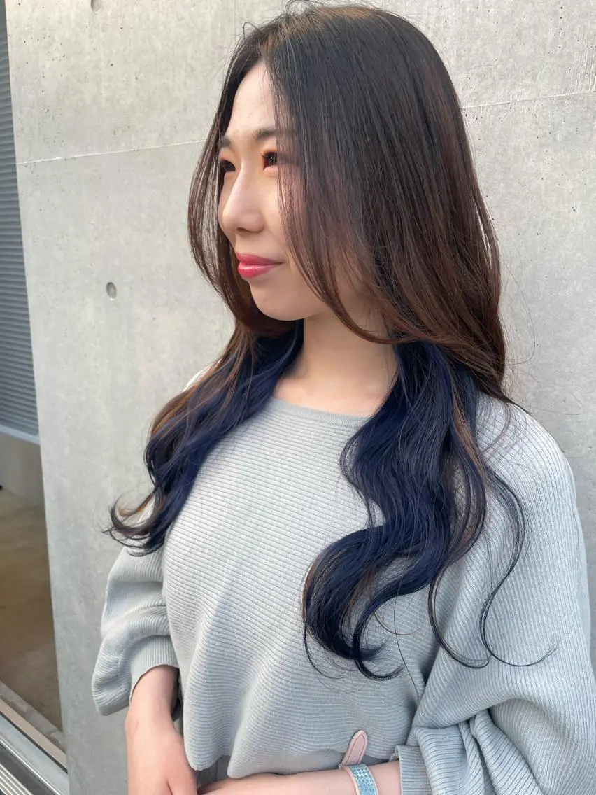 ロング カラー インナーカラー 推し ブリーチ 髪質改善のヘアスタイル