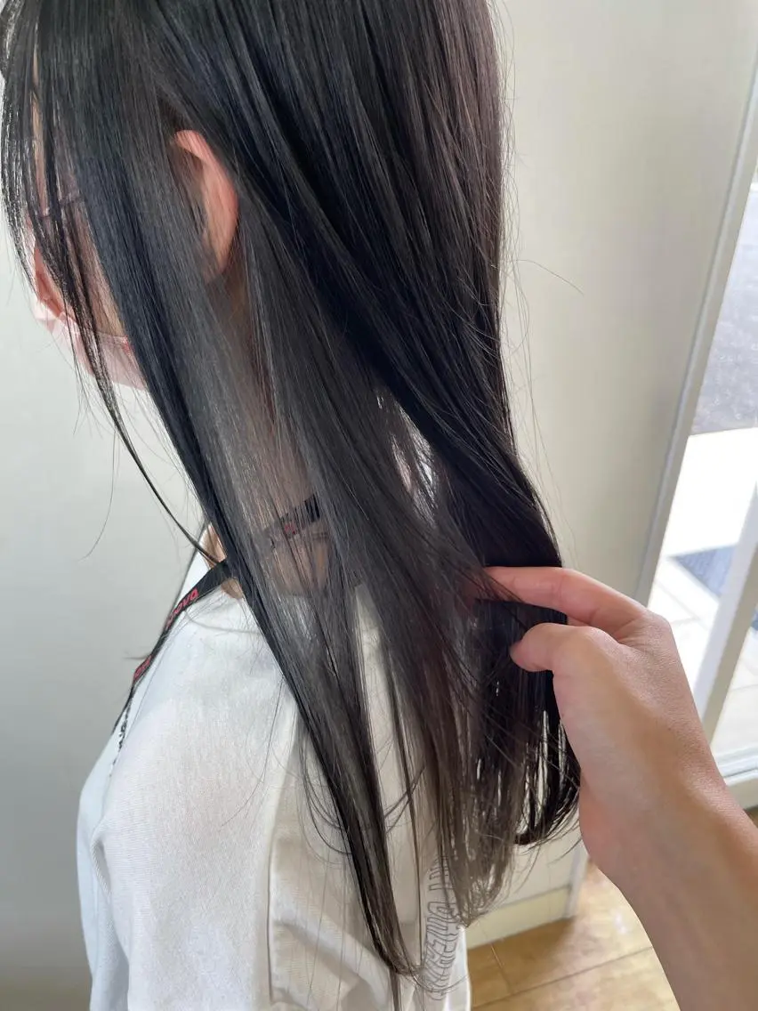 ロング カラー ブリーチ インナーカラー 間水 和樹のヘアスタイル