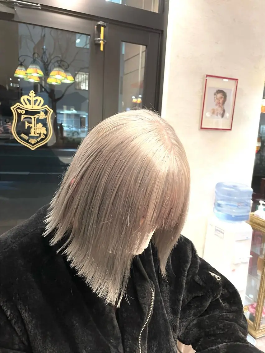 ミディアム カラー ブリーチ デザインカラー ハイトーンカラー イルミナカラー インナーカラー まつお ゆいのヘアスタイル