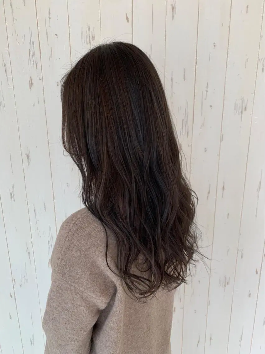 ロング 西澤 咲輝のヘアスタイル