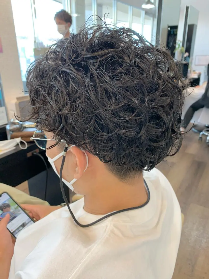 パーマ メンズ メンズパーマ スパイラルパーマ カット パーマ 【艶カラー】 STYLE 和泉俊希のヘアスタイル