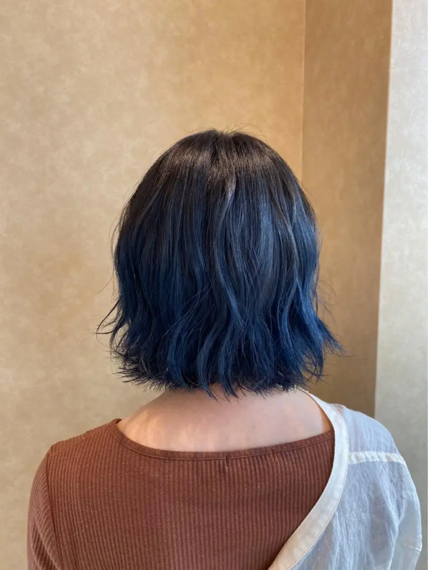 ミディアム カラー グラデーションカラー ネイビーカラー 小林 亜紀のヘアスタイル
