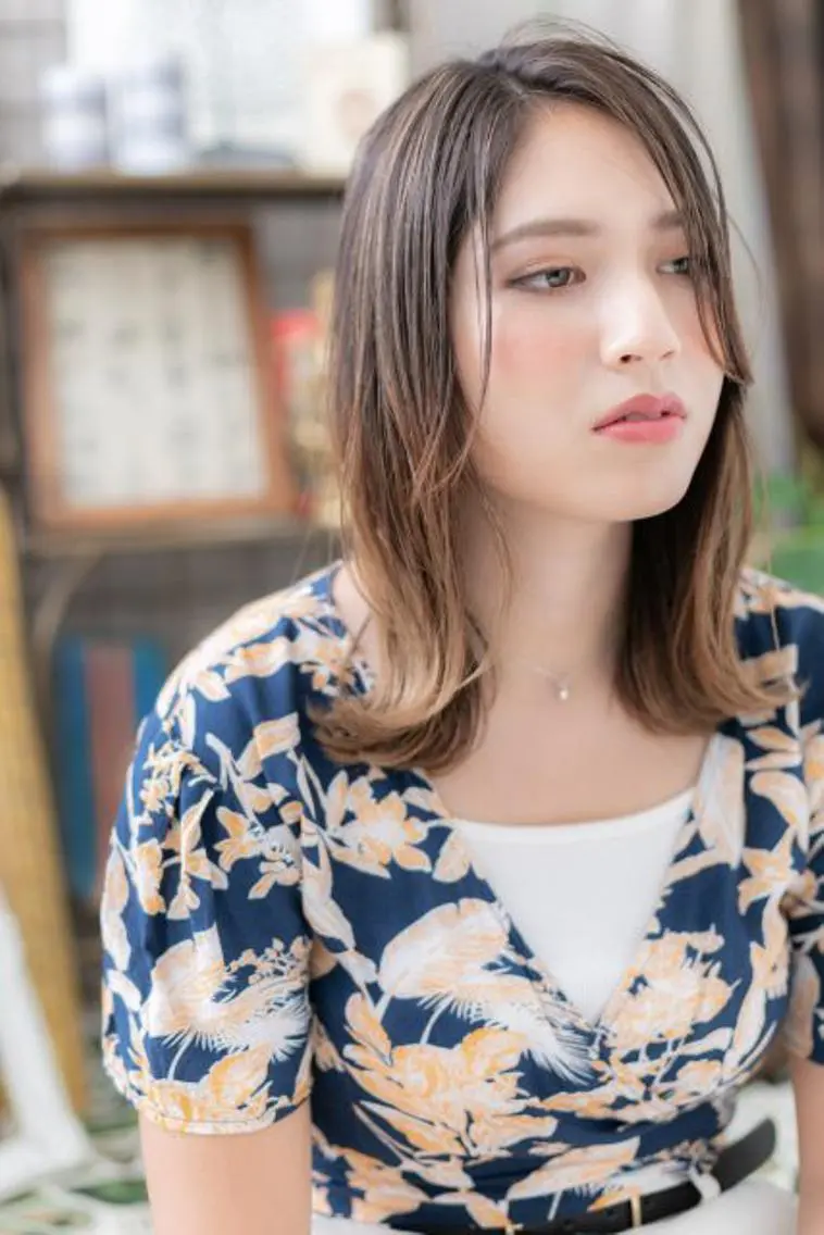 セミロング カラー ベージュカラー ブロンド グラデーションカラー 外ハネヘア トリートメント カット ヘアカラー トリートメント ヘッドスパ 🍀鶴貝 幸哉🍀のヘアスタイル