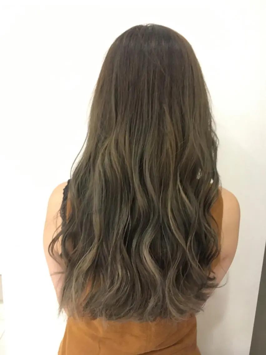 ロング カラー アッシュ 野上 綾香のヘアスタイル