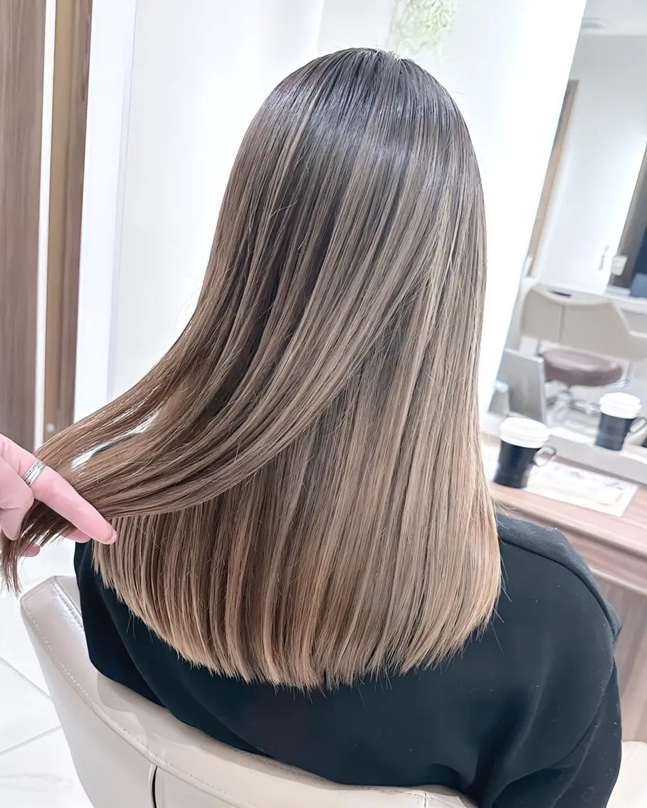 セミロング カラー バレイヤージュ 髪質改善 レイヤーカット カット ヘアカラー トリートメント 山崎俊輔/髪質改善 /バレイヤージュのヘアスタイル