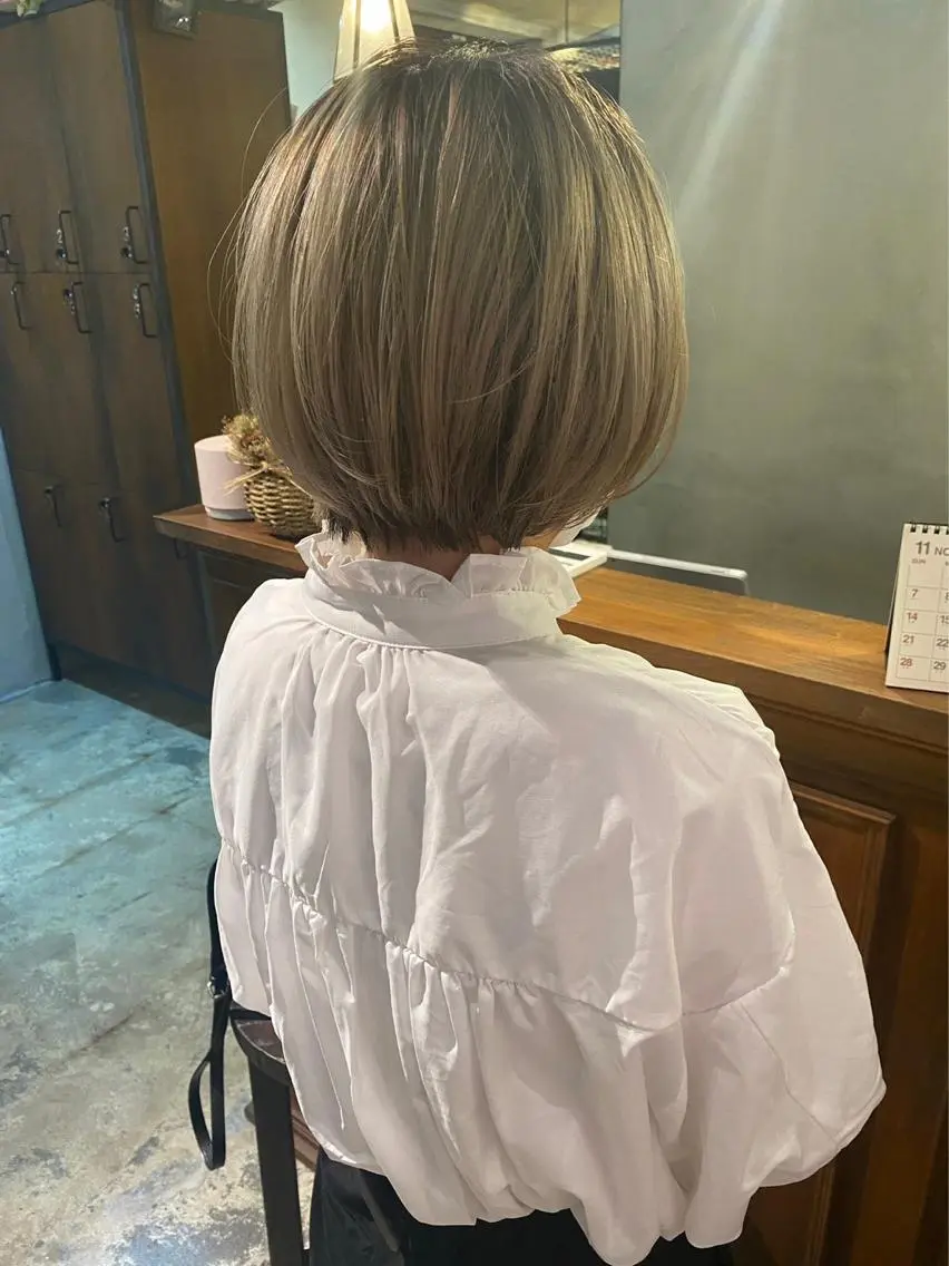 ショート カラー 中村 彩乃のヘアスタイル