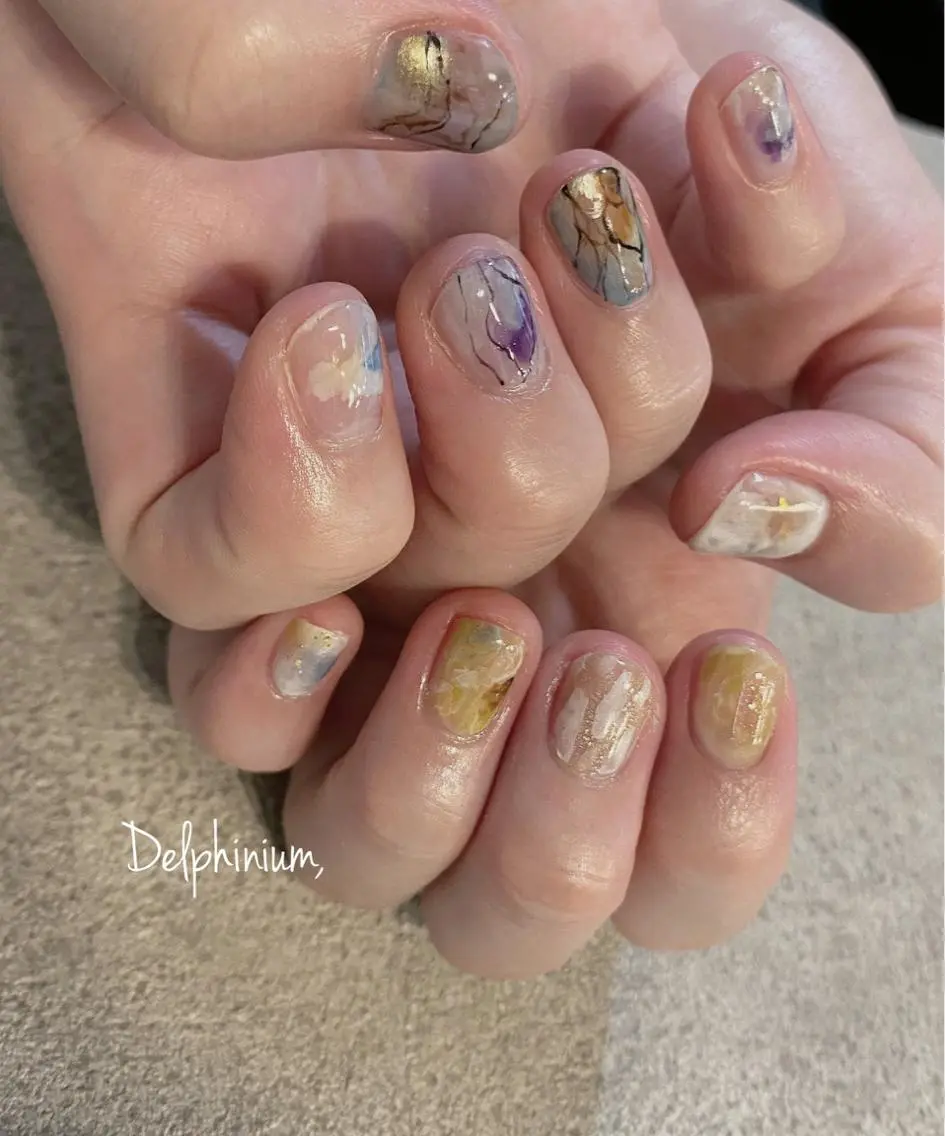 ショート ネイル ニュアンスネイル ハンドネイル 岡本 友恵のネイルデザイン