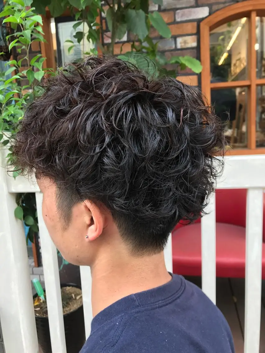 ショート パーマ メンズ メンズパーマ スパイラルパーマ 平尾 拓也のヘアスタイル