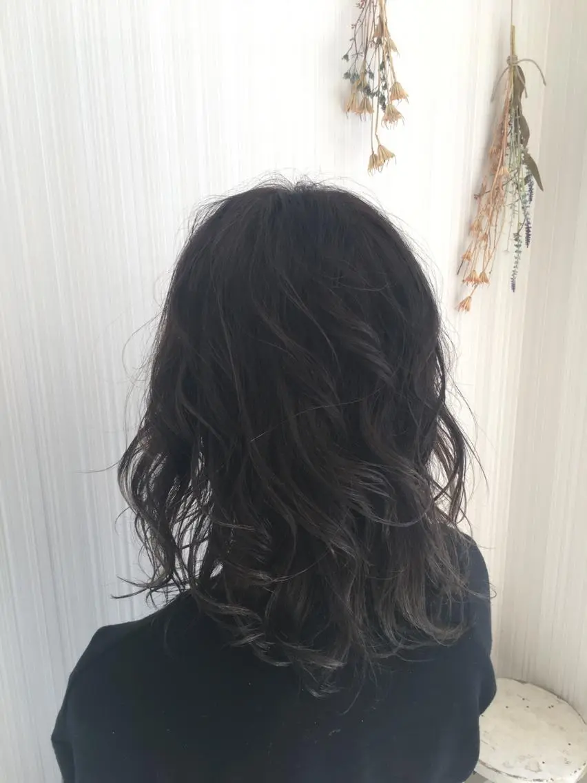 セミロング カラー ダークグレー ダークグレージュ グレージュ 外国人風カラー ハイトーン/ブリーチ 山崎 悠次のヘアスタイル