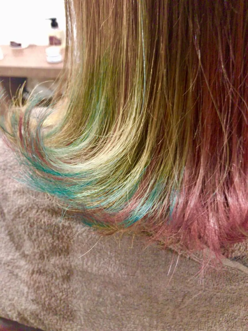 ショート カラー ユニコーンカラー レイヤーカット匠 イソザキノリユキのヘアスタイル