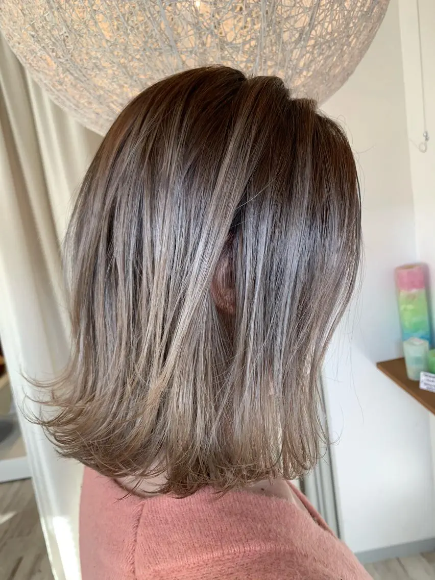 ミディアム カット ヘアカラー yoshihara yuukiのヘアスタイル