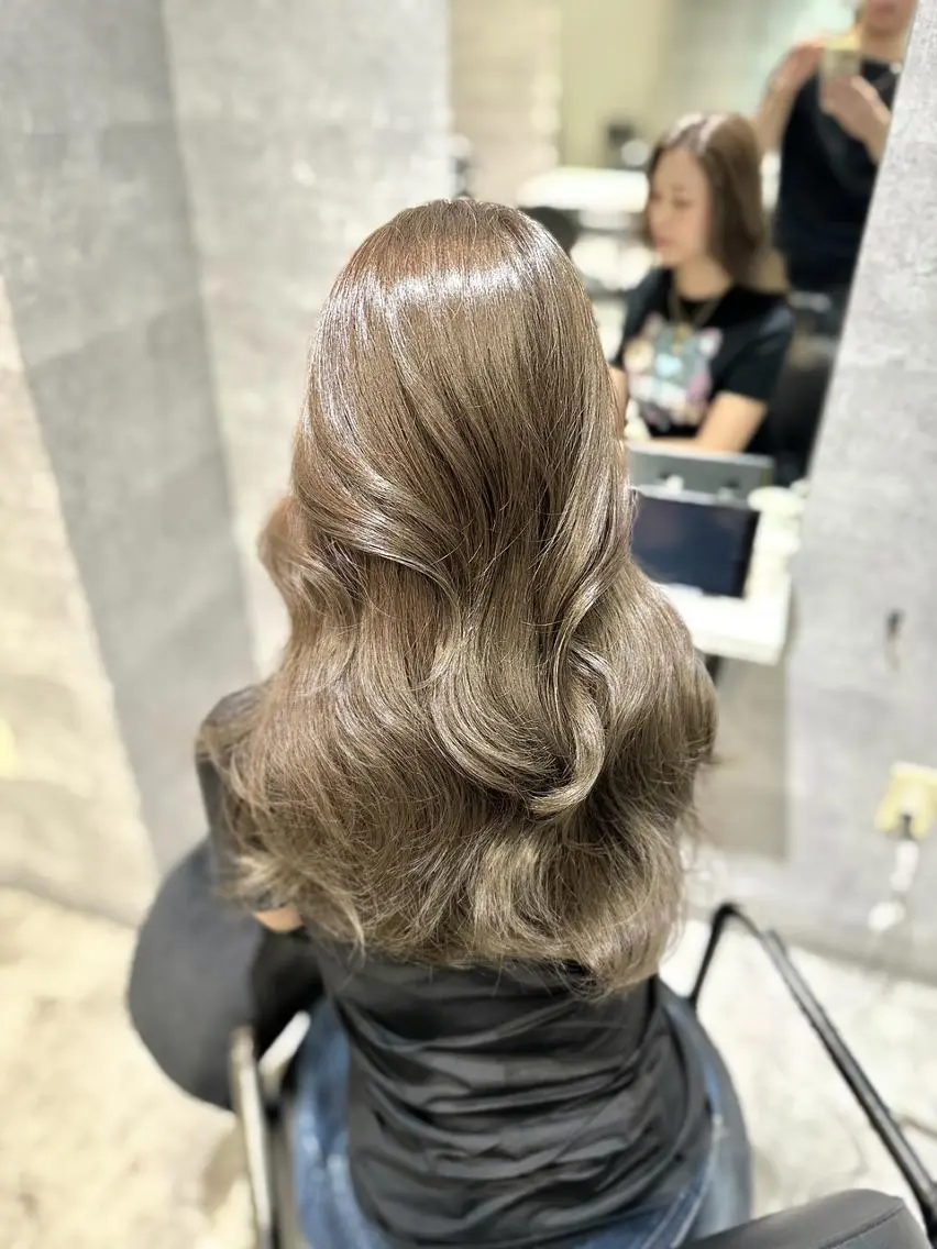 ロング カラー ヘアアレンジ カット ヘアカラー トリートメント _WHITE 難波本店のヘアスタイル
