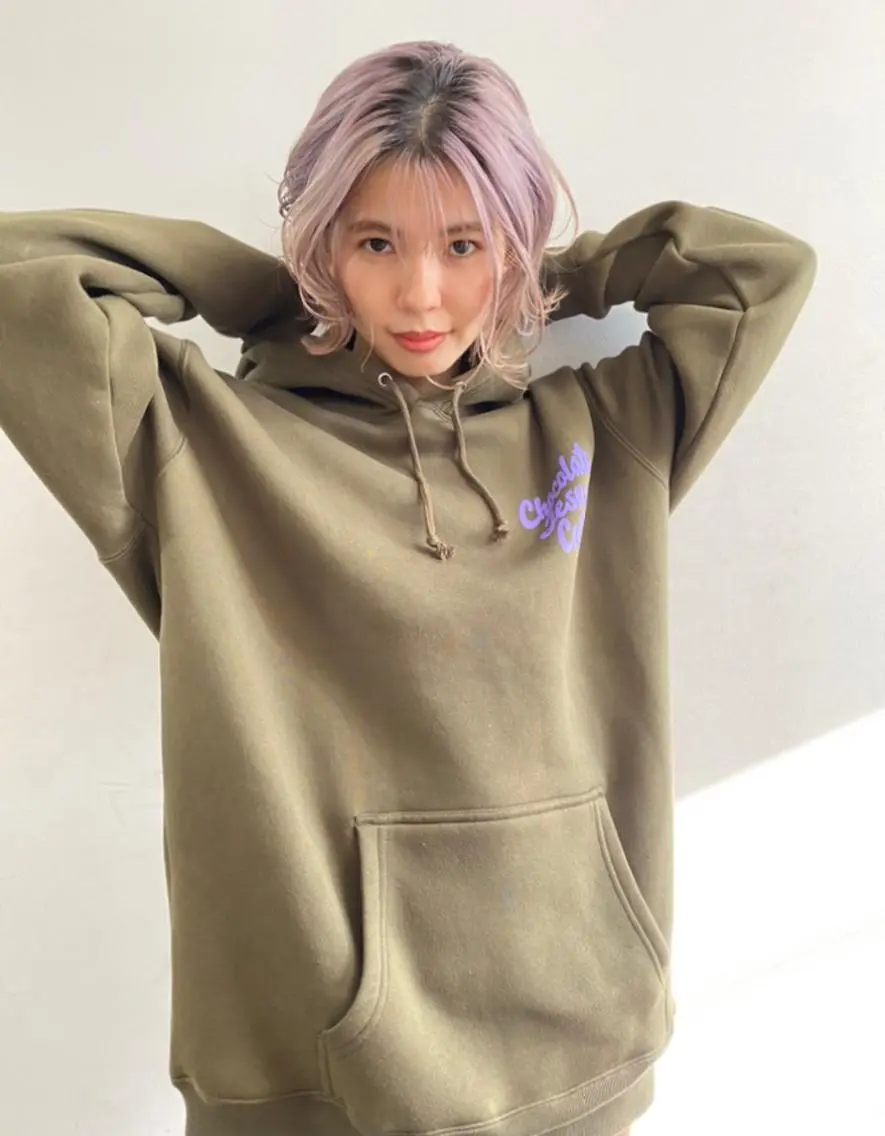 ショート パープルカラー ハイライト レイヤーカット ショートヘア 齋藤 尋真のヘアスタイル