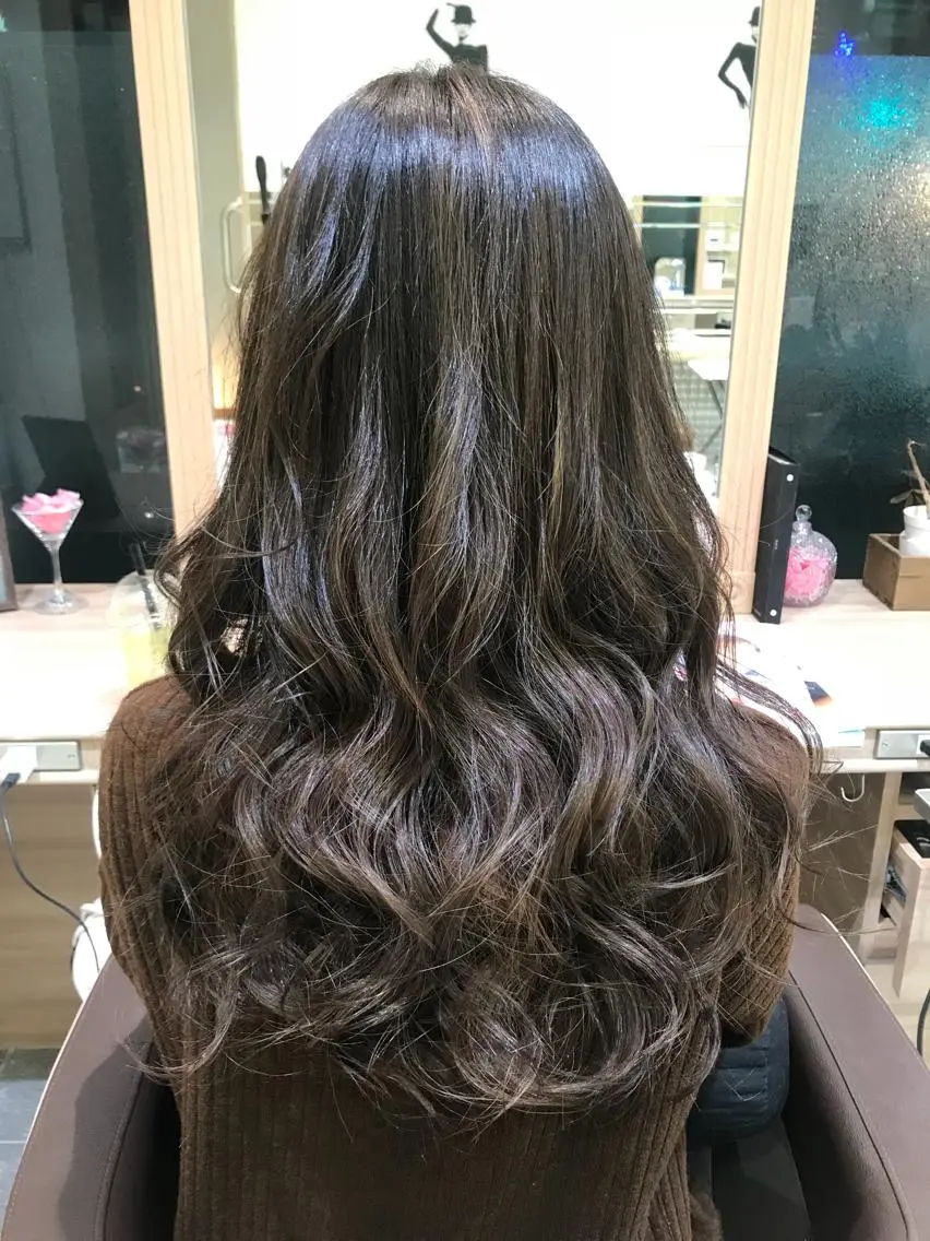 カラー 三浦 祐里のヘアスタイル