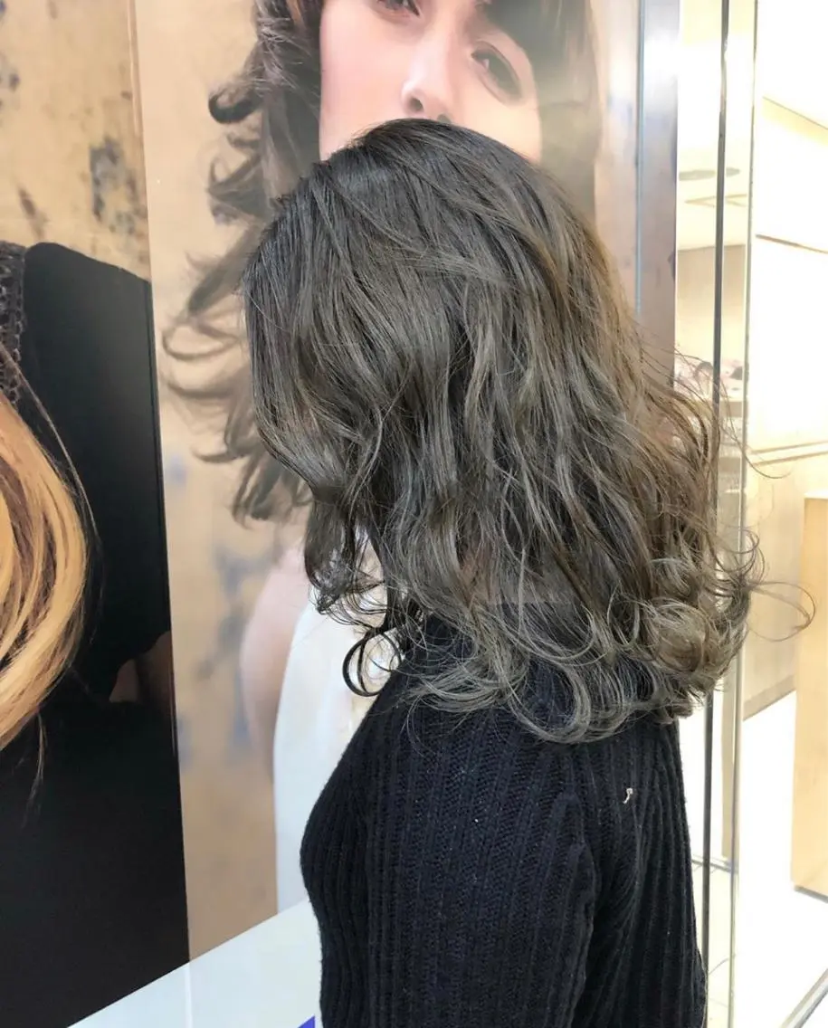セミロング カラー 店長ハイトーンカラー 柞山史奈のヘアスタイル