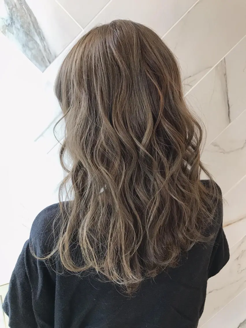 セミロング カラー アッシュ ベージュカラー 上條 航平のヘアスタイル