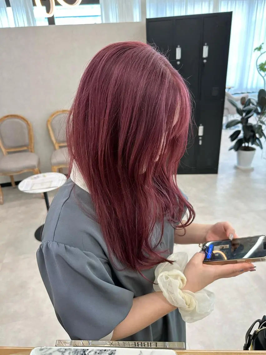 ロング カラー ブリーチ ピンクカラー ヒラ マツのヘアスタイル