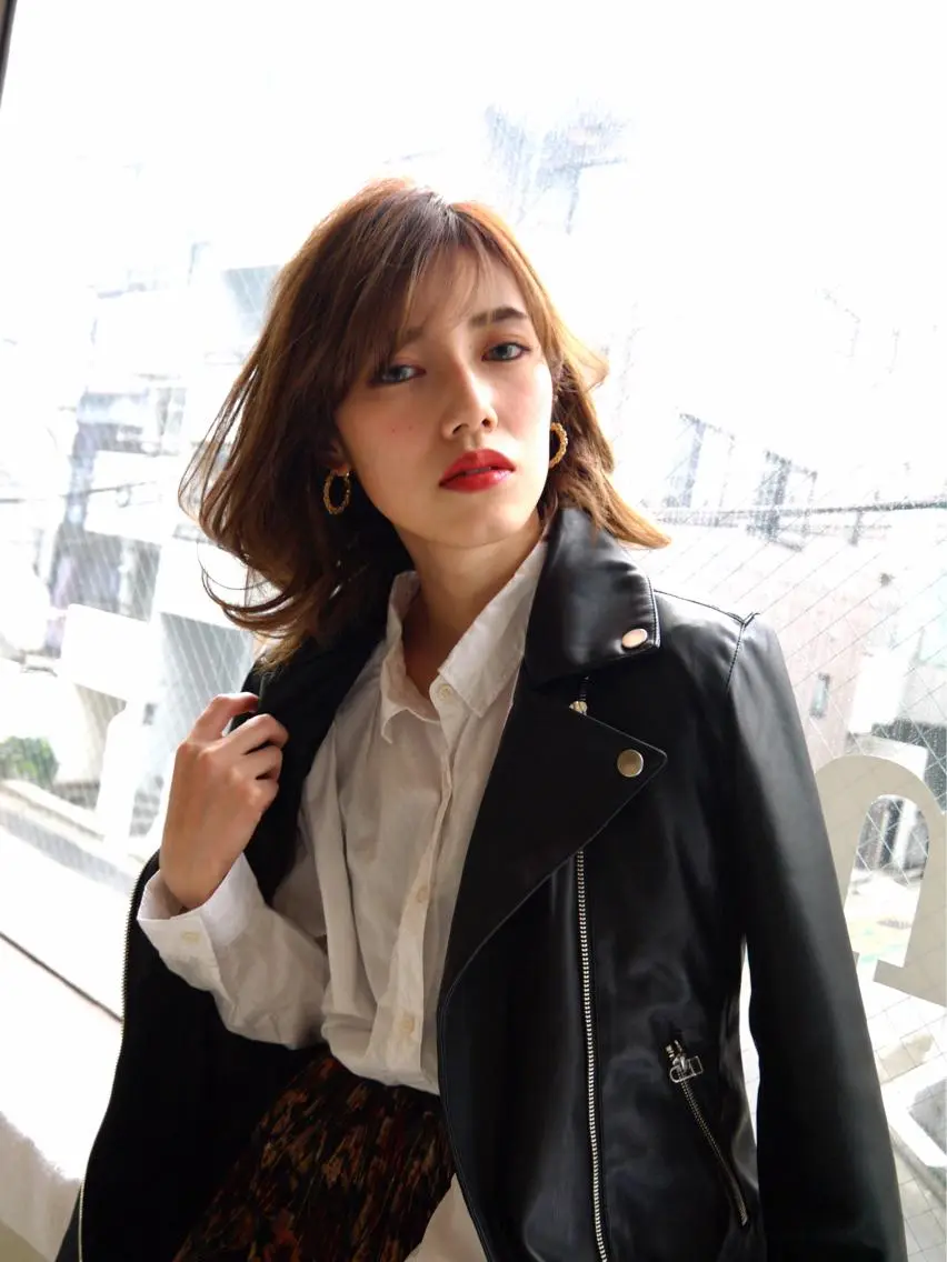 ミディアム カラー アッシュ ベージュカラー グラデーションカラー ボブ レイヤーカット 色気レイヤー& ショートはお任せ🌟のヘアスタイル