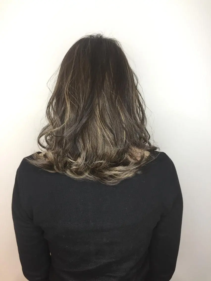 セミロング ヘアカラー 稲田 結衣夏のヘアスタイル